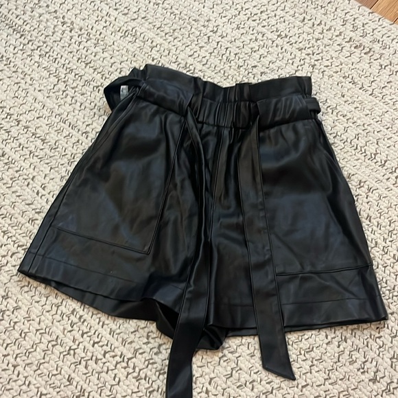 Black leather zara basic shorts like new size Xs - Picture 1 of 4